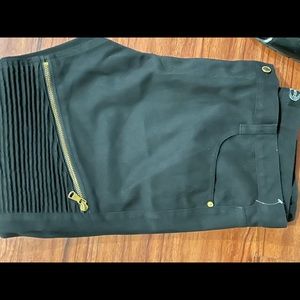 Men’s ribbed and zippered jeans